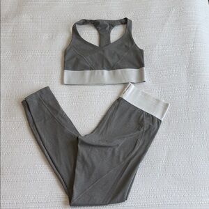 Good American Gray and White Seamless Sports Bra and Leggings Set